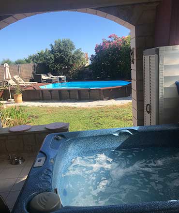 Aussenpool im Garten