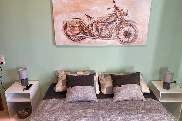 Schlafzimmer 1